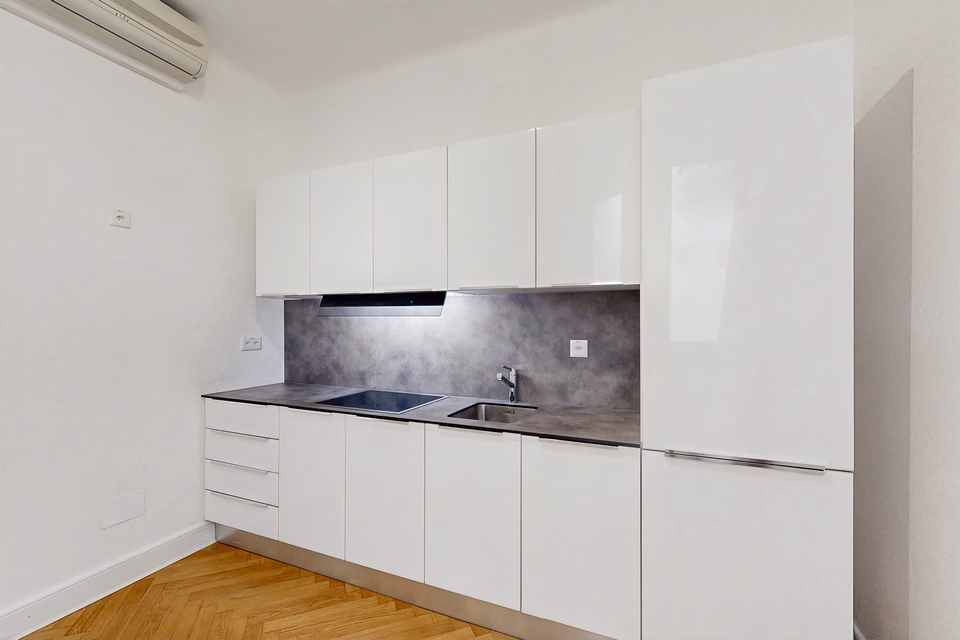 Charming newly renovated office at Palazzo Gargantini, Via Guglielmo Marconi, 6900 Lugano, Ticino, CH