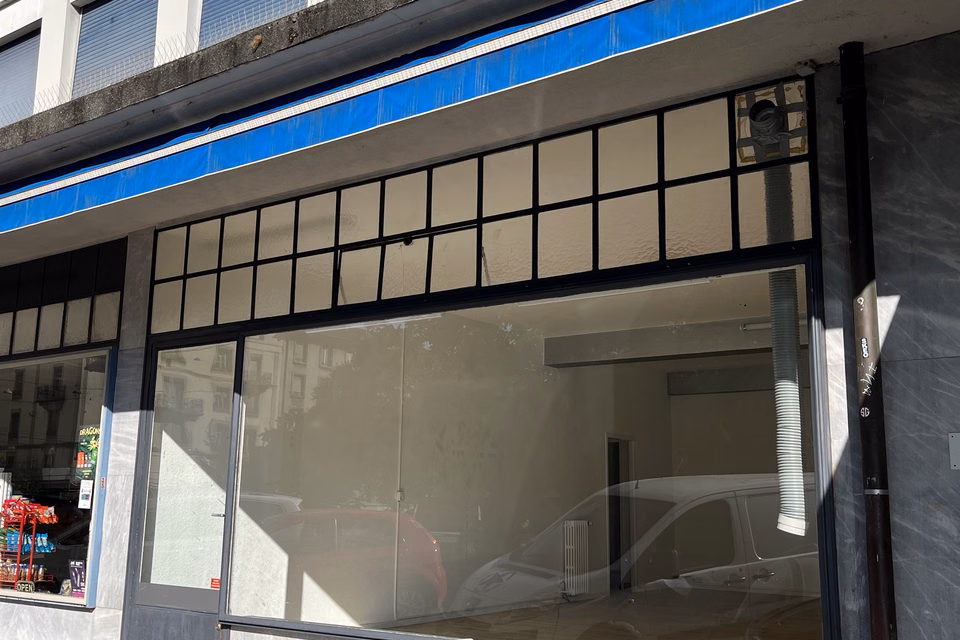 Retail unit near Cornavin train station, Rue Louis-Favre, 1201 Genève, Geneva, CH