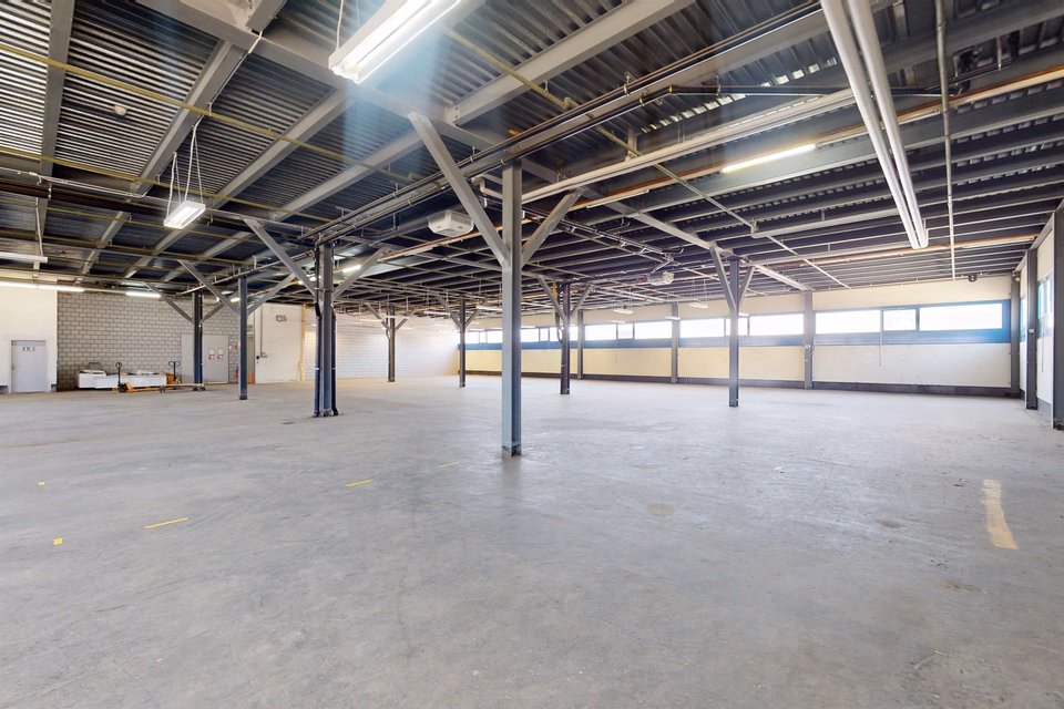 Generous storage area (approx. 830 m2) on the 2nd floor, Römerstrasse, 2555 Brügg b. Biel, Bern, CH