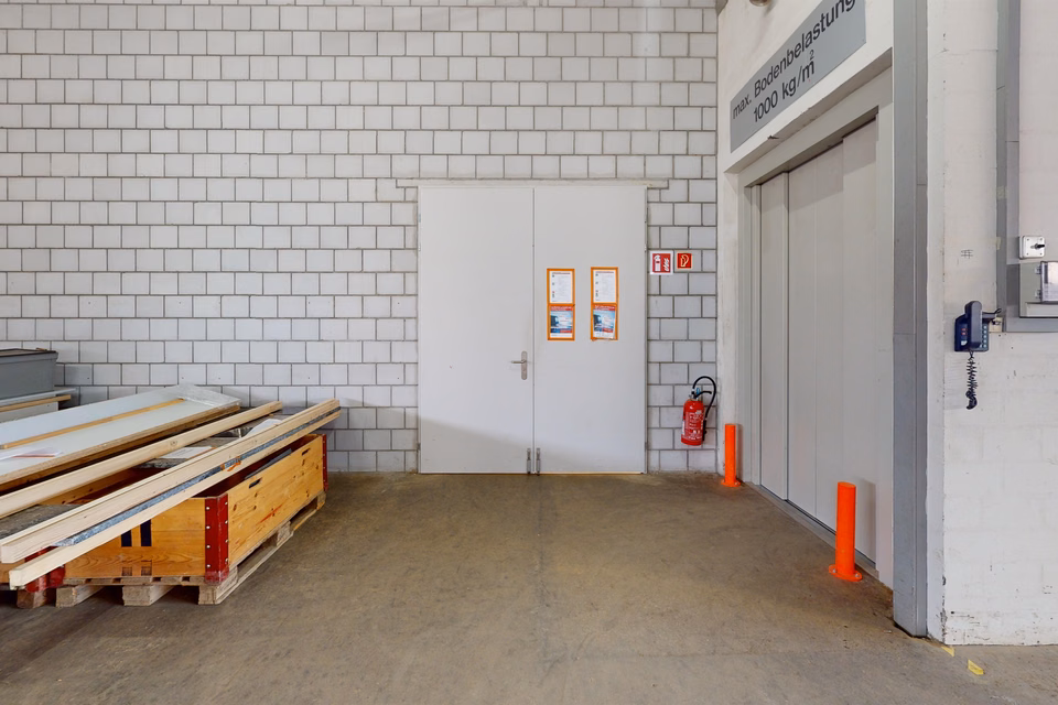 Generous storage area (approx. 830 m2) on the 2nd floor, Römerstrasse, 2555 Brügg b. Biel, Bern, CH