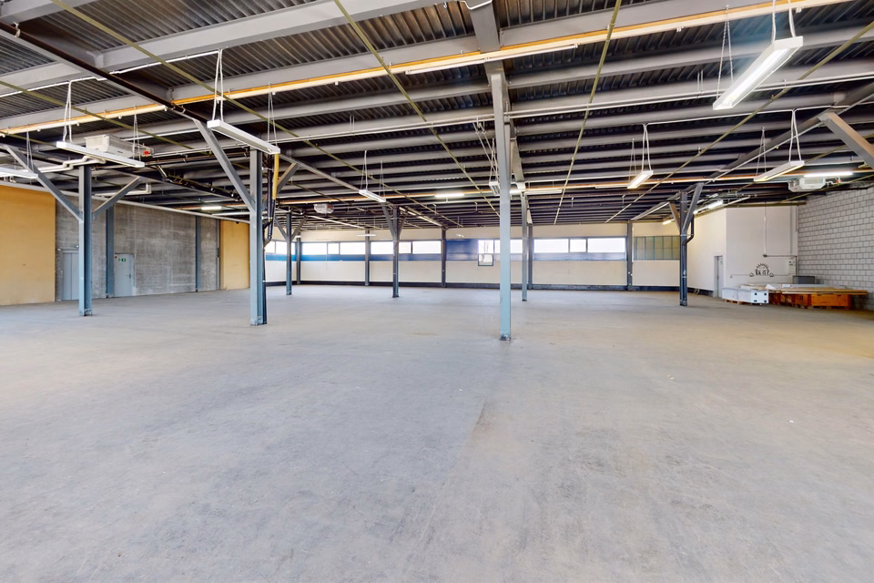 Generous storage area (approx. 830 m2) on the 2nd floor, Römerstrasse, 2555 Brügg b. Biel, Bern, CH