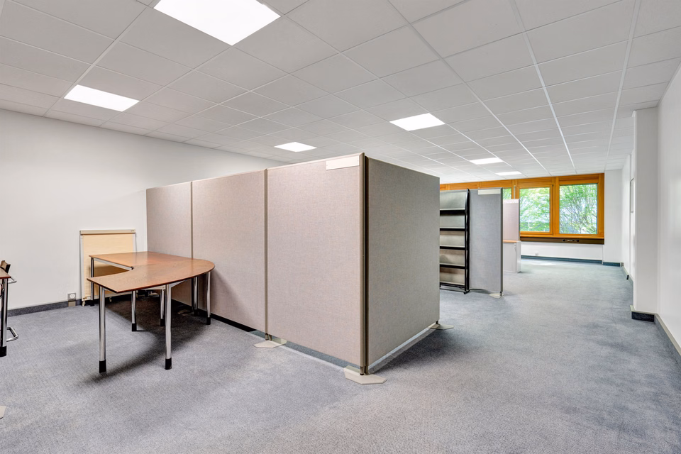 Furnished workstation in the High-Tech Center, Lohstampfenstrasse, 8274 Tägerwilen, Thurgau, CH