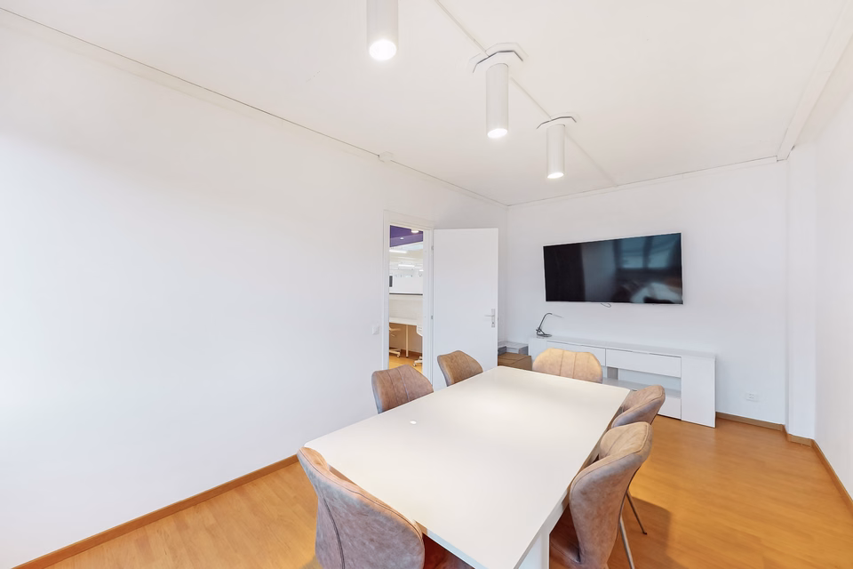 Spacious 358 m² office – Ideal space for dynamic companies, Via Luserte, 6573 Magadino, Ticino, CH
