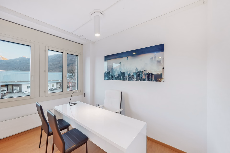 Spacious 358 m² office – Ideal space for dynamic companies, Via Luserte, 6573 Magadino, Ticino, CH