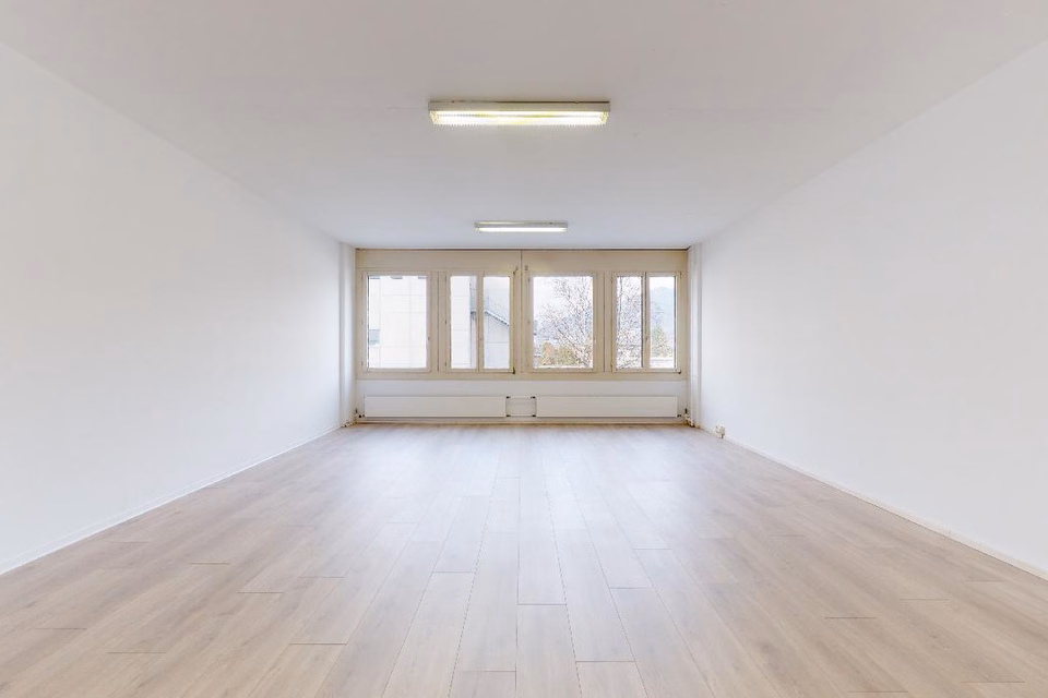 Bright and versatile 68 m2 office – Quartino, Via Luserte, 6573 Magadino, Ticino, CH