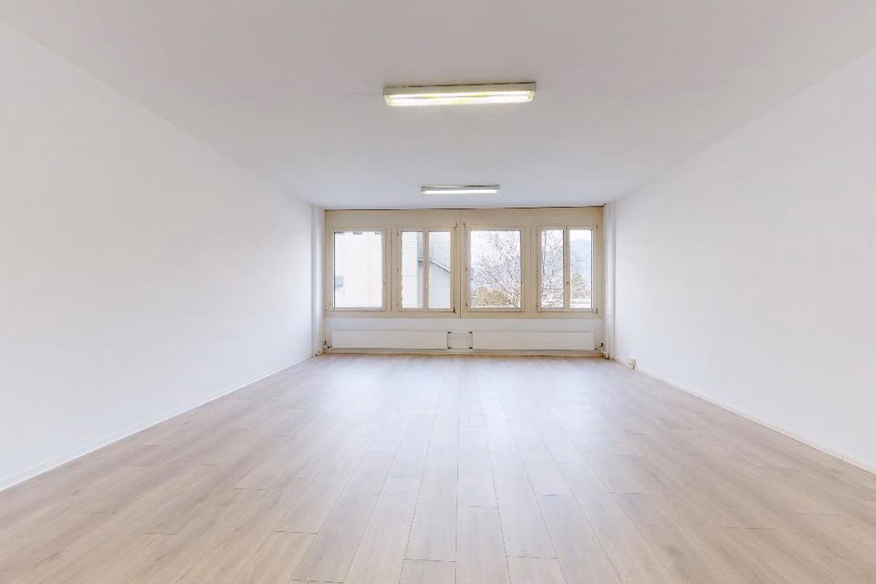 Bright and versatile 68 m2 office – Quartino, Via Luserte, 6573 Magadino, Ticino, CH