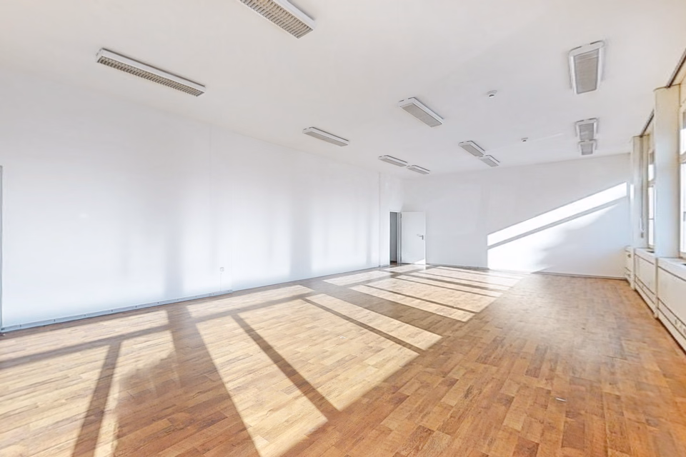 Ground-floor commercial space of 125 m² - strategic accessibility in Manno, Via Cantonale, 6928 Manno, Ticino, CH