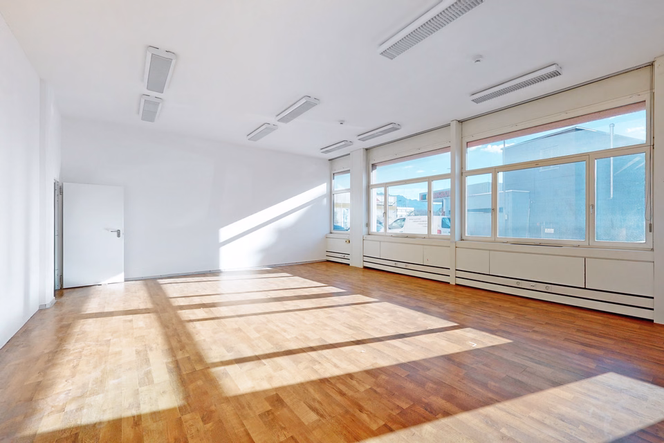Ground-floor commercial space of 125 m² - strategic accessibility in Manno, Via Cantonale, 6928 Manno, Ticino, CH