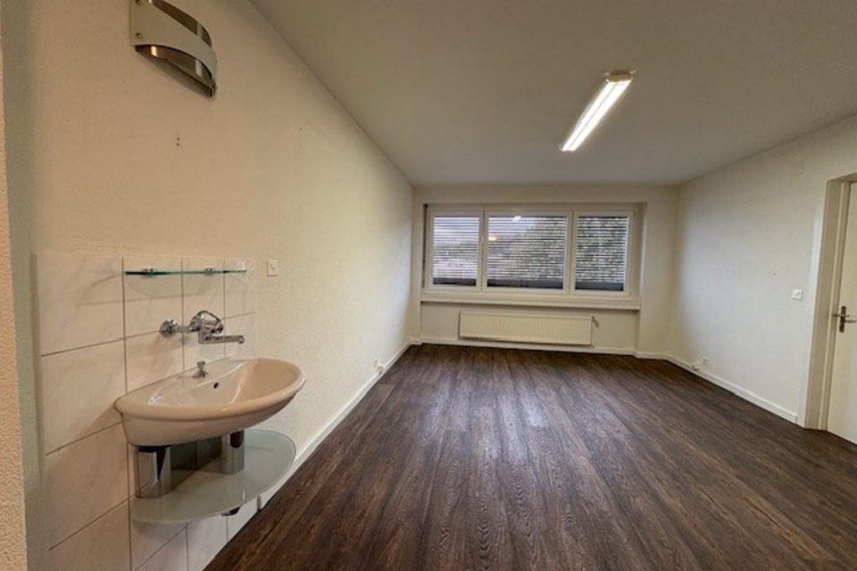 Office / Practice Space - Studio Space directly at the station!, Bahnhofstrasse, 3400 Burgdorf, Bern, CH