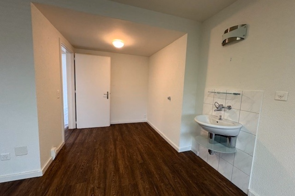Office / Practice Space - Studio Space directly at the station!, Bahnhofstrasse, 3400 Burgdorf, Bern, CH