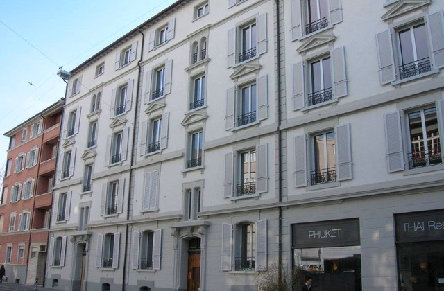 Give your vehicle shelter just steps from Lausanne Train Station!