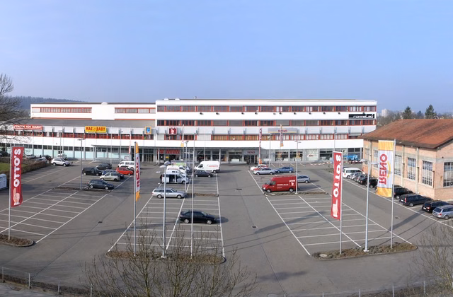 Attractive sales/commercial space for rent