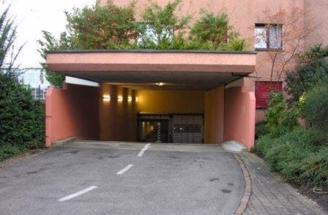 Motorcycle parking spaces for rent in Zurich