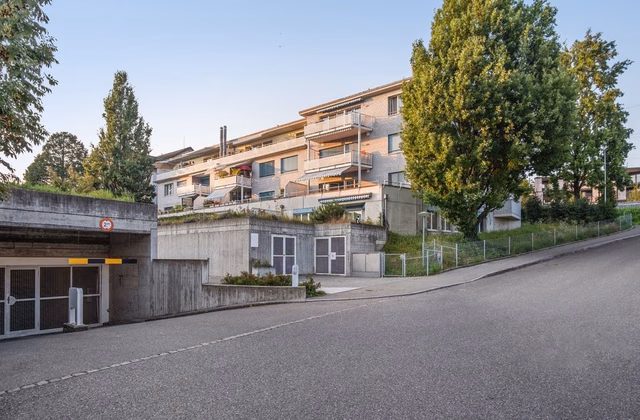 Motorcycle parking space for rent in Männedorf!