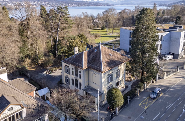 Representative commercial villa in prime location!