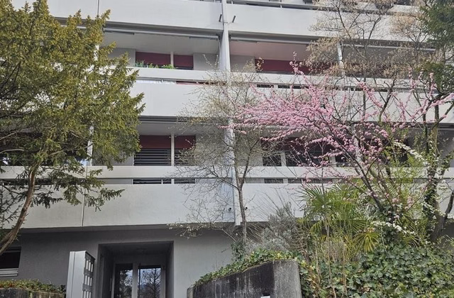 Office/Practice Premises Near the Train Station with Flexible Layout