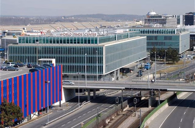 Modular space at the gates of the airport