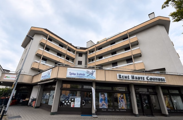 Attractive retail unit directly at the roundabout!