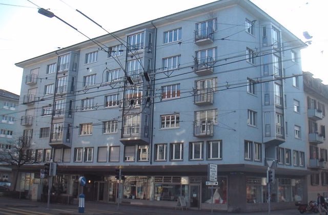 Office space in a prime location with good foot traffic