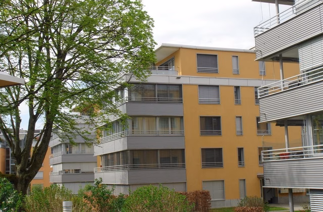 Looking for a parking space near the swimming pool?
