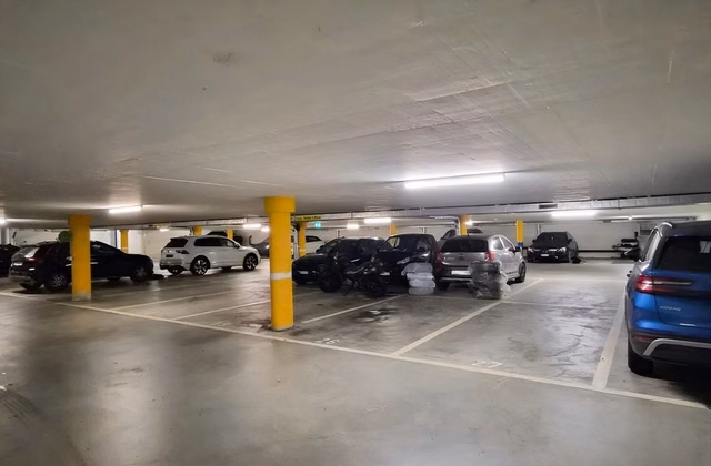 Garage parking space for rent on Schellerstrasse