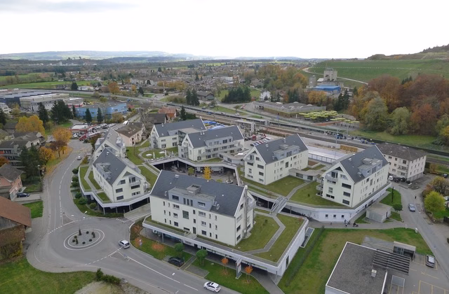 Parking spaces directly at the train station in Studen - secure & central