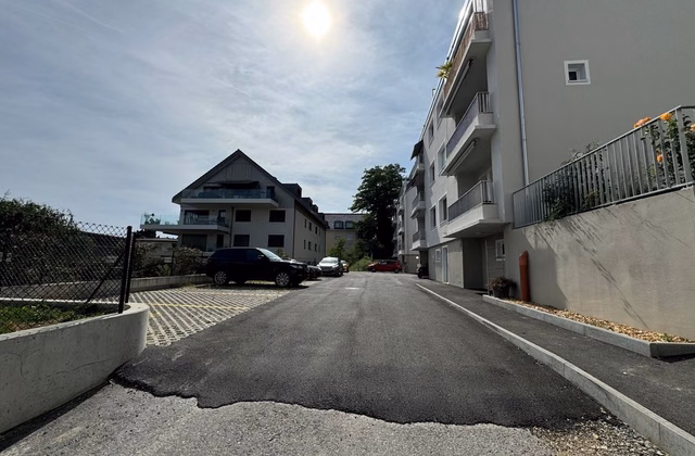 Outdoor parking space for rent in Pully
