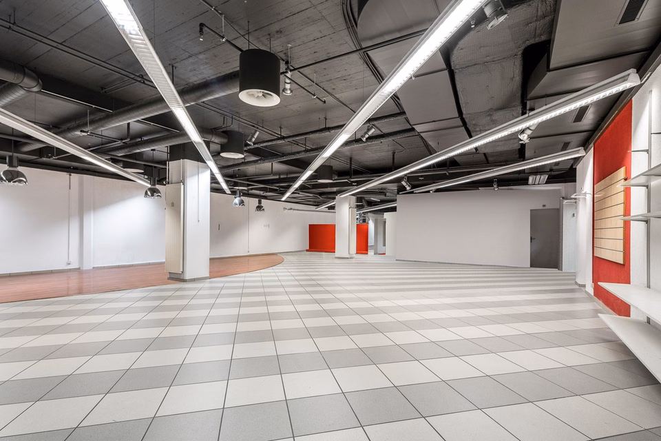 Attractive retail space for rent in the Mergele Center, Lyssachstrasse, 3400 Burgdorf, Bern, CH