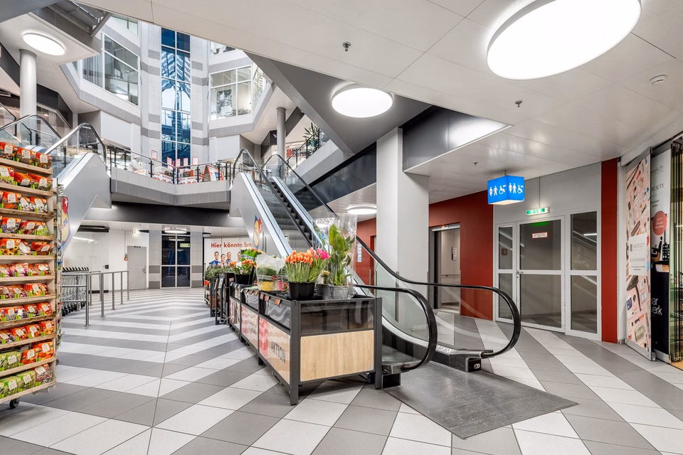 Attractive retail space for rent in the Mergele Center, Lyssachstrasse, 3400 Burgdorf, Bern, CH