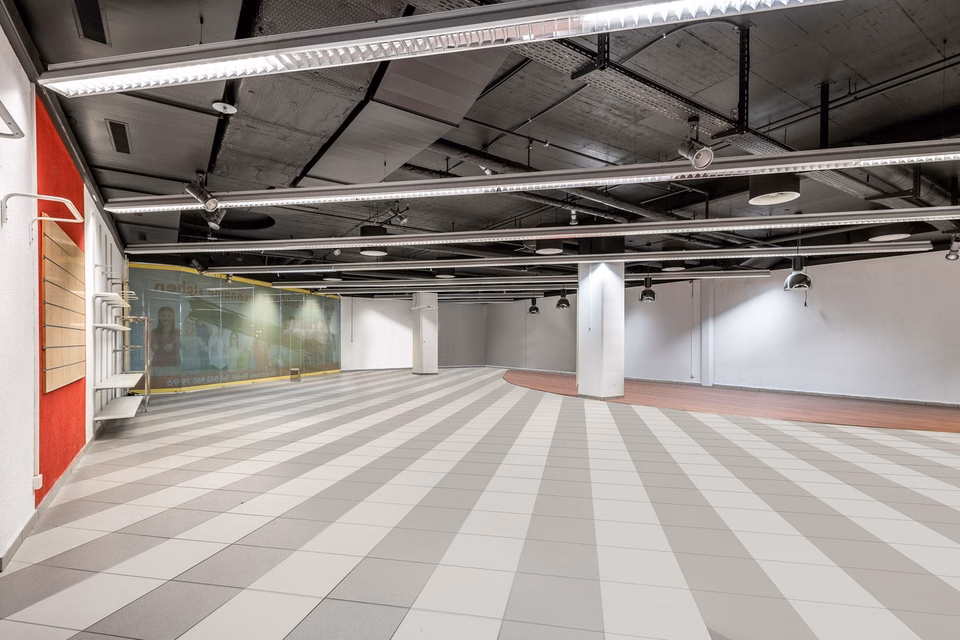 Attractive retail space for rent in the Mergele Center, Lyssachstrasse, 3400 Burgdorf, Bern, CH