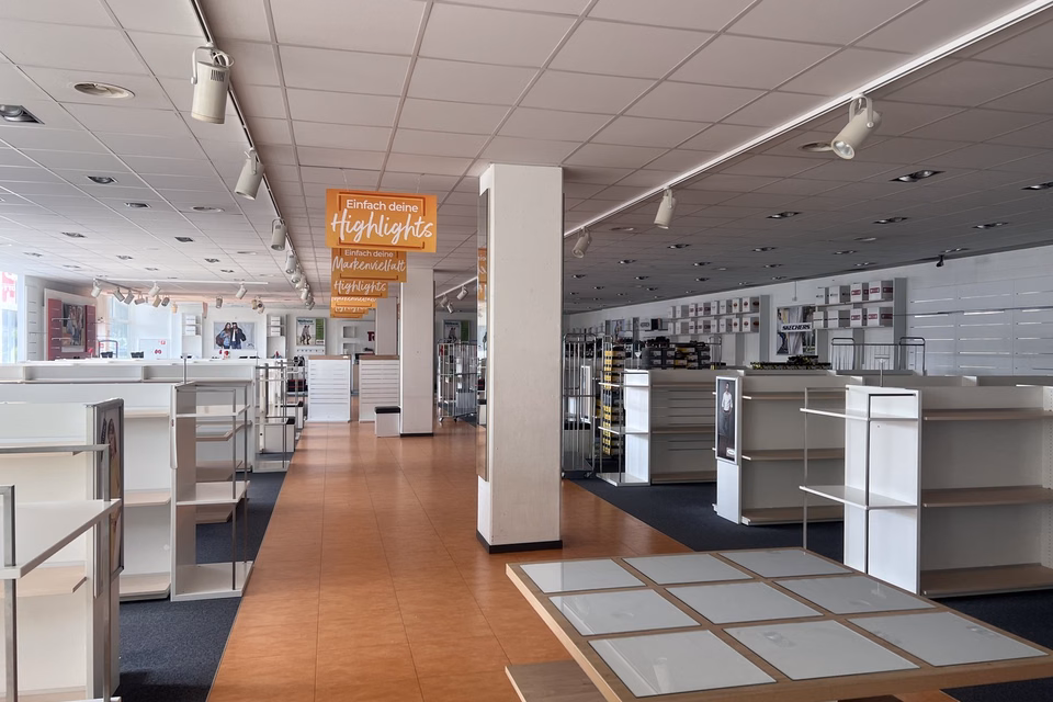 Attractive sales/commercial space for rent, Fabrikweg, 5033 Buchs, Aargau, CH