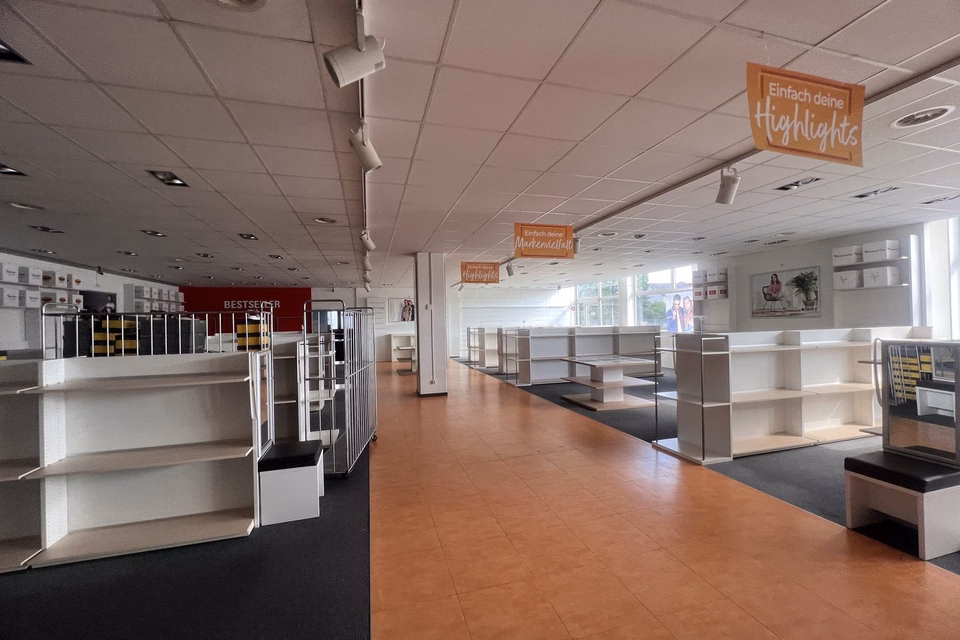 Attractive sales/commercial space for rent, Fabrikweg, 5033 Buchs, Aargau, CH