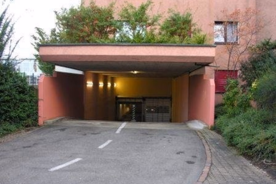 Motorcycle parking spaces for rent in Zurich, Hardgutstrasse 28,, 8048 Zürich, Zurich, CH