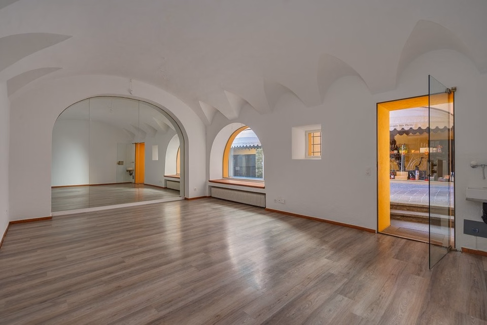 Commercial premises for rent in the heart of Ascona, Passaggio San Pietro, 6612 Ascona, Ticino, CH