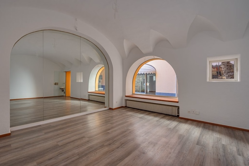 Commercial premises for rent in the heart of Ascona, Passaggio San Pietro, 6612 Ascona, Ticino, CH