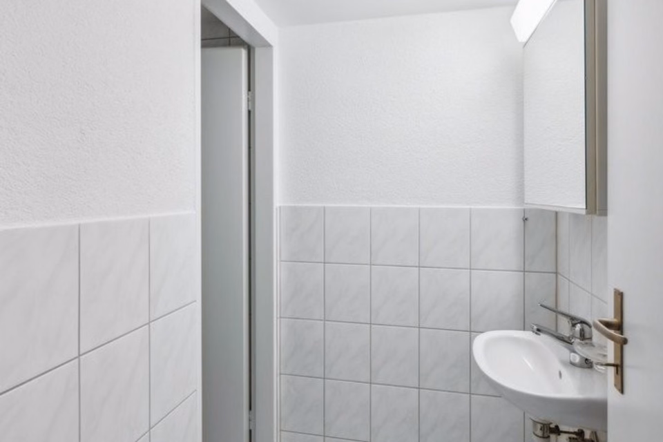 Small commercial space — first net rent free!, Schlossstrasse, 4133 Pratteln, Basel-Landschaft, CH