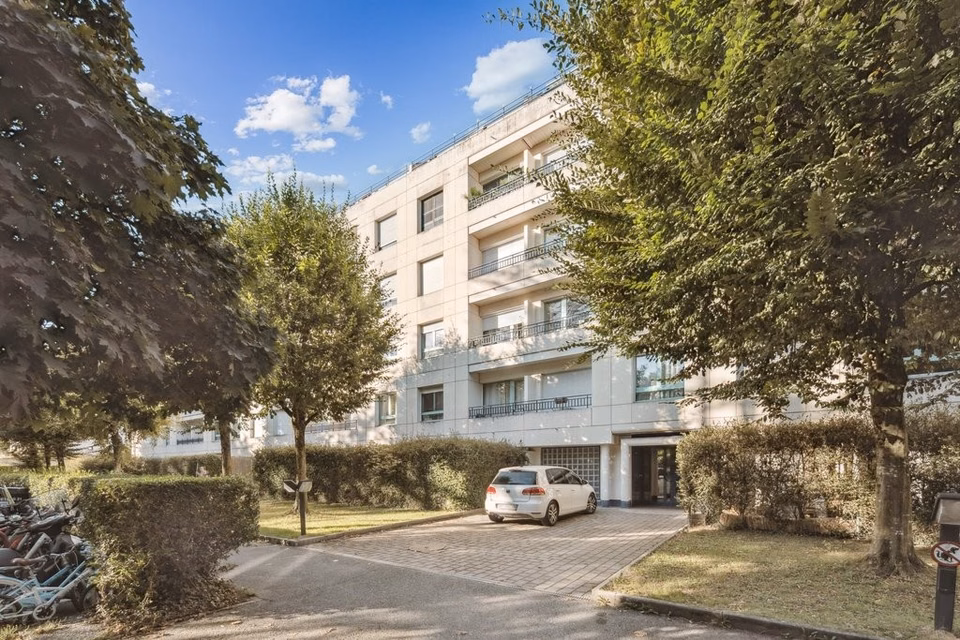 Garage for rent in Petit-Lancy, Chemin des Troënes 9, 11, 13,, 1213 Petit-Lancy, Geneva, CH