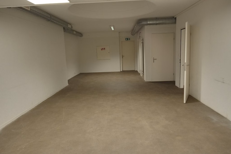 Commercial premises of approximately 245 m2 available immediately, Rue de la Borde, 1018 Lausanne, Vaud, CH