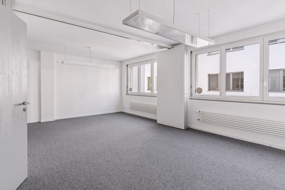 Office of 130 m2 for rent — available immediately or by arrangement, Avenue du Rothorn, 3960 Sierre, Valais/Wallis, CH