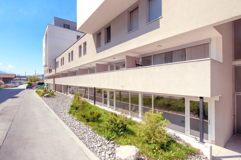 Commercial premises of 80 m2 for rent, available immediately or by arrangement, Avenue des Platanes 12 (F), 3960 Sierre, Valais/Wallis, CH