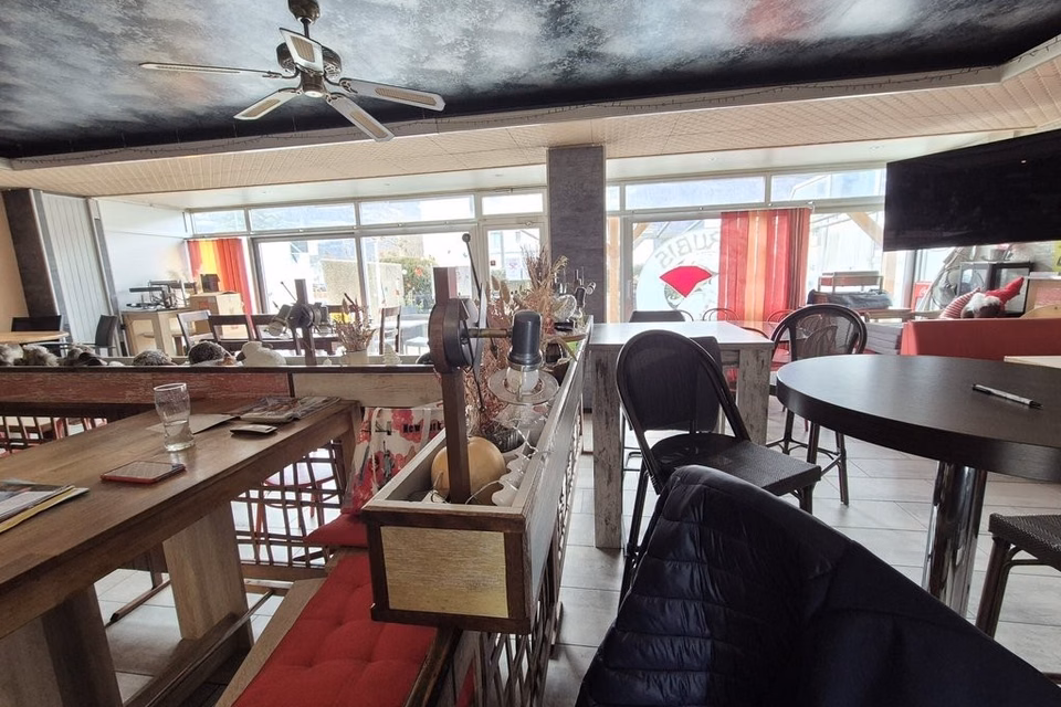 Café for rent, Avenue de la Gare, 1964 Conthey, VS, CH