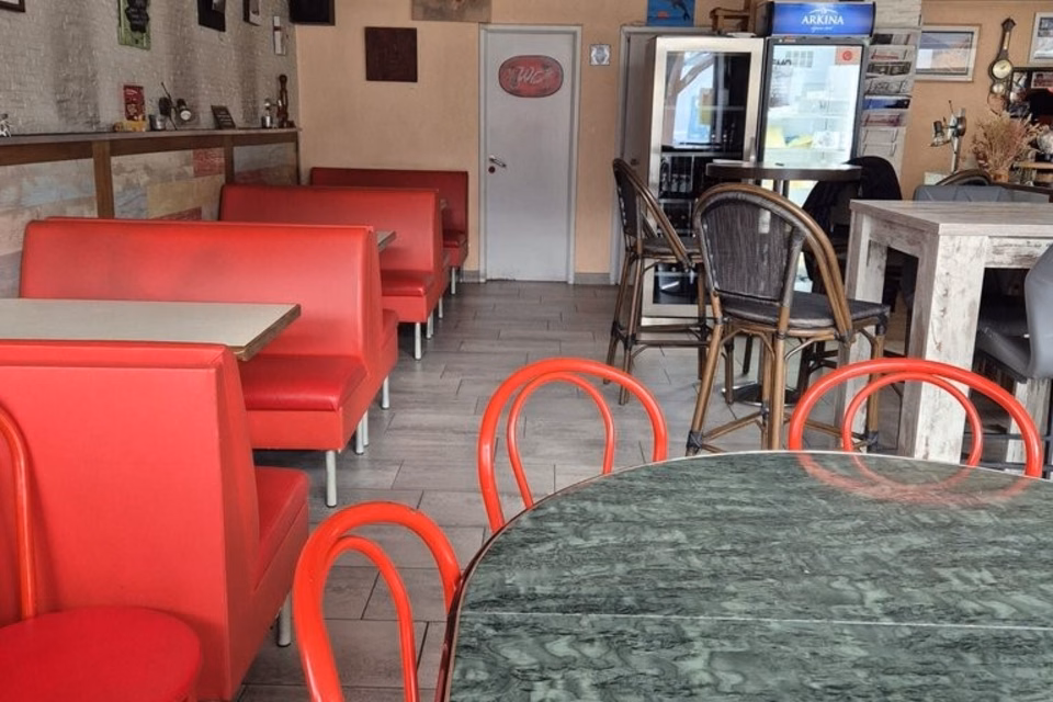 Café for rent, Avenue de la Gare, 1964 Conthey, VS, CH