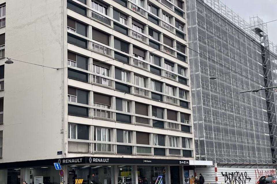 Attractive retail premises of 610 m² with 638 m² storage in the heart of Plainpalais, Avenue Henri-Dunant, 1205 Genève, Geneva, CH