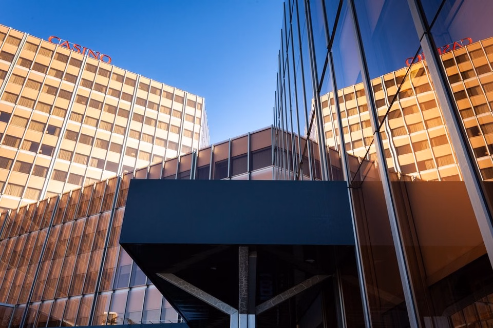 Renovated 161 m2 offices on the 5th floor, Route de Pré-Bois, 1215 Genève, Geneva, CH