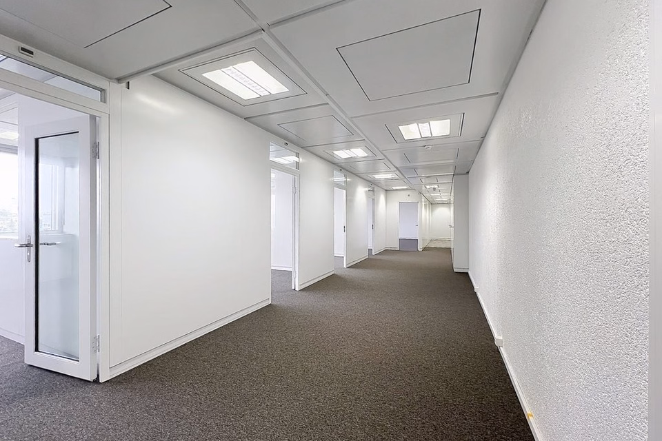 Bright 264 m2 space just steps from the airport, Route de Pré-Bois, 1215 Genève, Geneva, CH