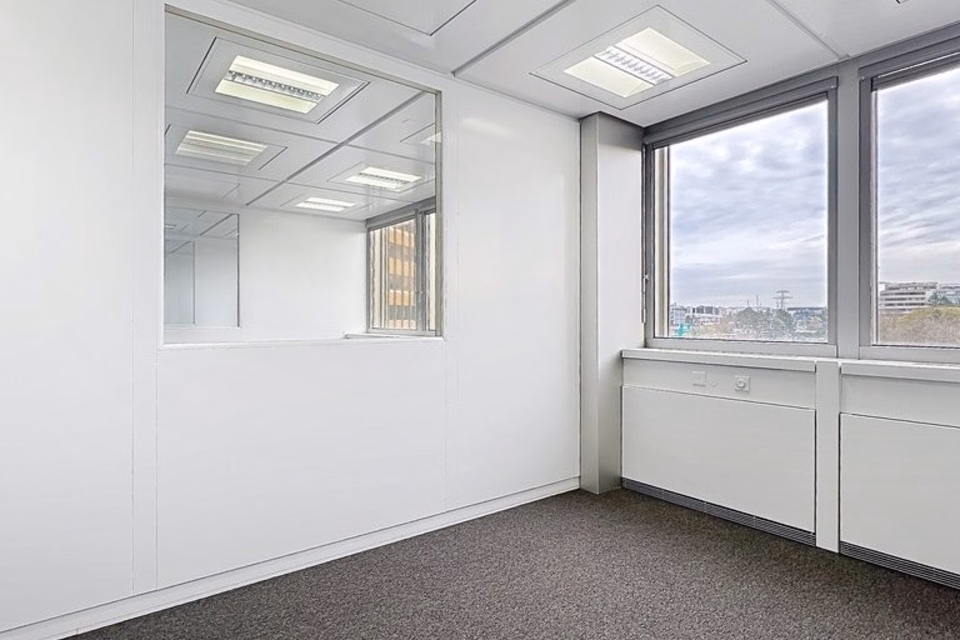Bright 264 m2 space just steps from the airport, Route de Pré-Bois, 1215 Genève, Geneva, CH