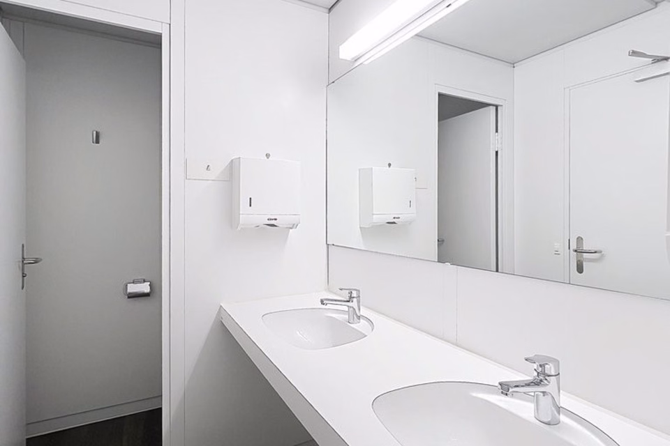 Bright 264 m2 space just steps from the airport, Route de Pré-Bois, 1215 Genève, Geneva, CH