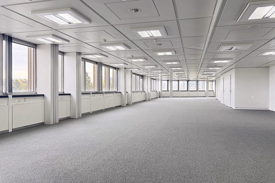 Renovated 730 m2 office space on the 4th floor, Route de Pré-Bois, 1215 Genève, Geneva, CH