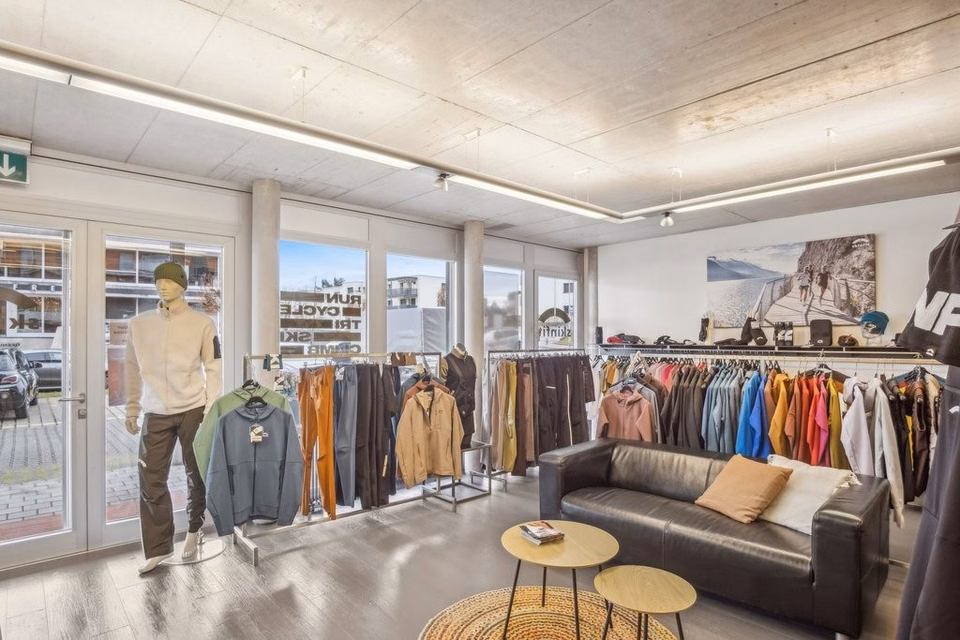 Your business - our location @ Dietlikon, Aufwiesenstrasse, 8305 Dietlikon, ZH, CH