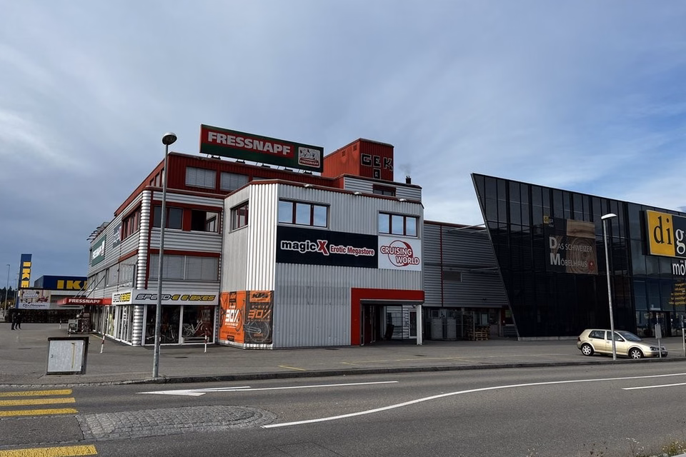 Parking spaces in the Lyssach shopping mile, Bernstrasse, 3421 Lyssach, Bern, CH